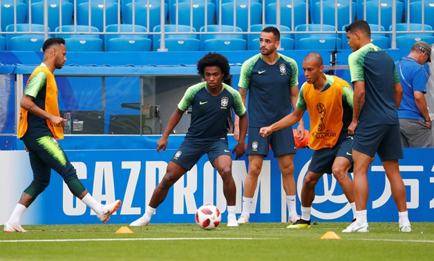 Soccer Football - World Cup - Brazil Training - Samara Arena, Samara, Russia - July 1, 2018 Brazil's Neymar, Willian and team mates during training REUTERS/David Gray