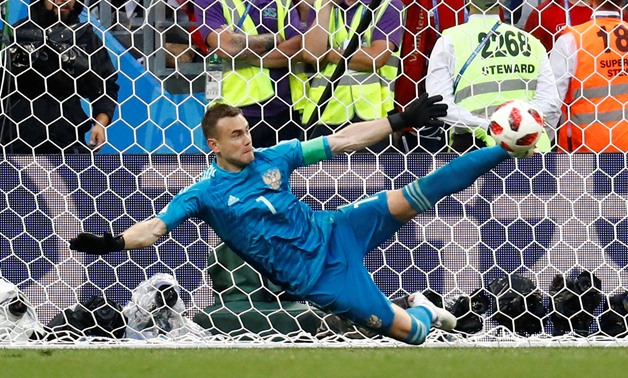 Soccer Football - World Cup - Round of 16 - Spain vs Russia - Luzhniki Stadium, Moscow, Russia - July 1, 2018 Russia's Igor Akinfeev saves a penalty from Spain's Iago Aspas during the shootout REUTERS/Kai Pfaffenbach TPX IMAGES OF THE DAY