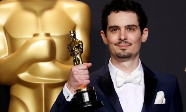 FILE PHOTO: 89th Academy Awards - Oscars Backstage - Hollywood, California, U.S. - 26/02/17 - Damien Chazelle poses with his Oscar for Best Director for the film "La La Land". REUTERS/Lucas Jackson/File Photo.