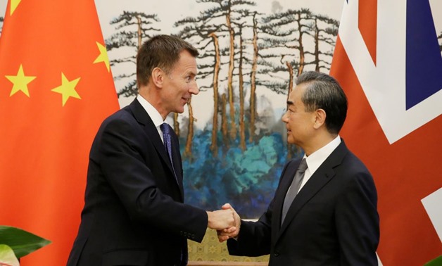 Britain's Foreign Secretary Jeremy Hunt (L) shakes hands with China's Foreign Minister Wang Yi after a joint news conference at the Diaoyutai State Guesthouse in Beijing, China July 30, 2018. REUTERS/Jason Lee