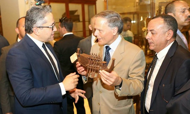 Minister of Antiquities Khaled el-Enany accompanied Sunday Italian Minister of Foreign Affairs, Enzo Moavero Milanesi, on a tour in the Egyptian Museum in Tahrir square - Facebook.
