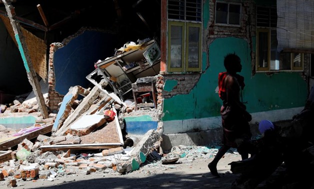 Tourists flee Indonesia's Lombok island after earthquake kills 98 - REUTERS