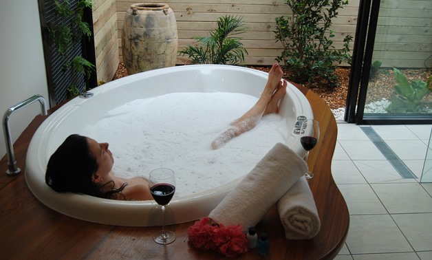 Relaxing in a bath tub source - Flickr