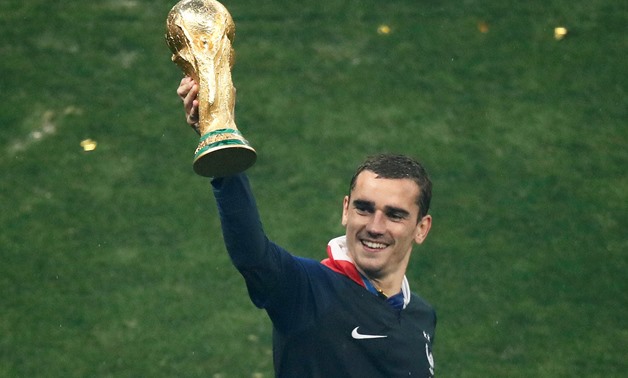 Soccer Football - World Cup - Final - France v Croatia - Luzhniki Stadium, Moscow, Russia - July 15, 2018 France's Antoine Griezmann with the trophy as he celebrates winning the World Cup REUTERS/Christian Hartmann
