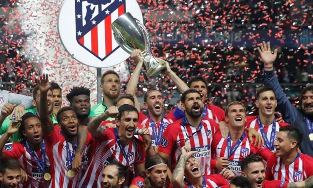 Soccer Football - Super Cup - Real Madrid v Atletico Madrid - Lillekula Stadium, Tallinn, Estonia - August 15, 2018 Atletico Madrid celebrate with the trophy after winning the Super Cup REUTERS/Maxim Shemetov
