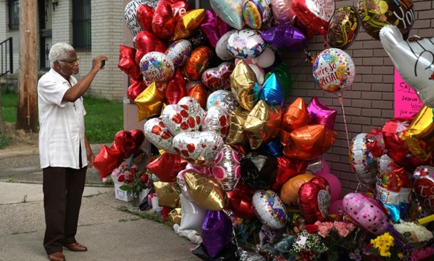 Fans have left balloons, flowers and other trinkets outside the New Bethel Baptist Church to pay their respects to the late Aretha Franklin.