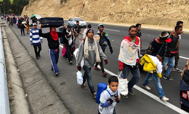Venezuelan migrants walk along the Ecuadorean highway to Peru before new rules requiring they hold a valid passport kick in, at Tulcan, Ecuador August 21, 2018. REUTERS/Andres Rojas
