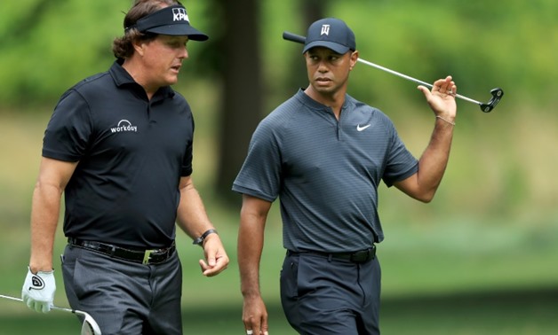 Phil Mickelson (L) and Tiger Woods meet during a preview day of the World Golf Championships - Bridgestone Invitational, at Firestone Country Club in Akron, Ohio, on August 1, 2018
GETTY/AFP/File / SAM GREENWOOD
