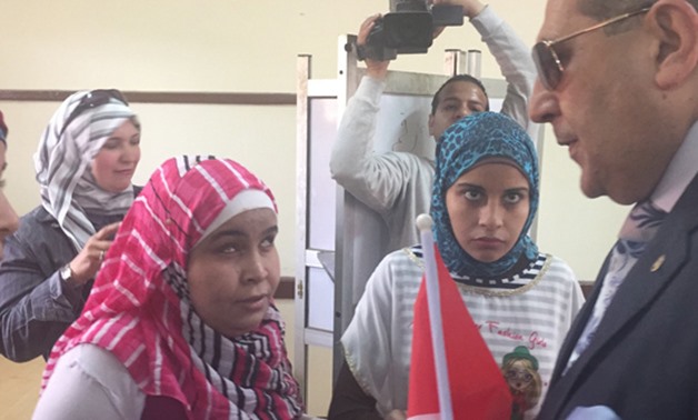 A girl with visual disability votes in the 2018 presidential election- Egypt Today/Mahmoud Maqboul