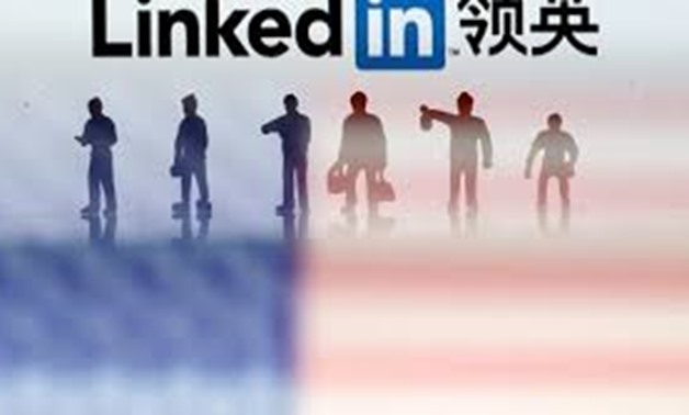 Small toy figures are seen between displayed U.S. flag and Linkedin logo in this illustration picture, August 30, 2018. To match Exclusive LINKEDIN-CHINA/ESPIONAGE REUTERS/Dado Ruvic/Illustration
