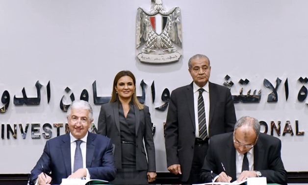 Investment and Cooperation Minister Sahar Nasr and Supply Minister Ali Meslehi attended the signing ceremony of the deal - Press photo