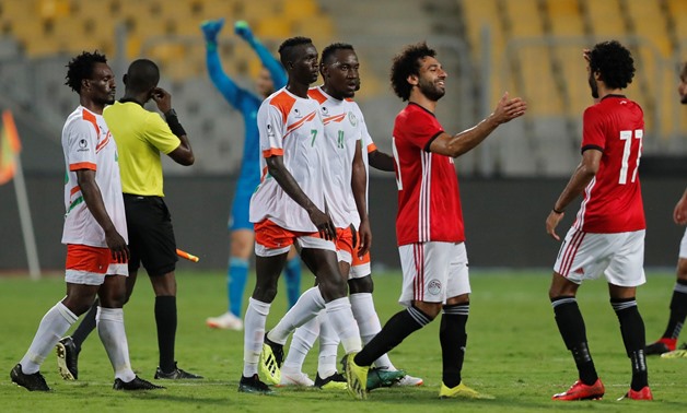 Soccer Football - African Nations Cup Qualifier - Egypt v Niger - Borg El Arab Stadium, Alexandria, Egypt - September 8, 2018 Egypt's Mohamed Salah shakes hands with Hussein El Shahat at the end of the match REUTERS/Amr Abdallah Dalsh