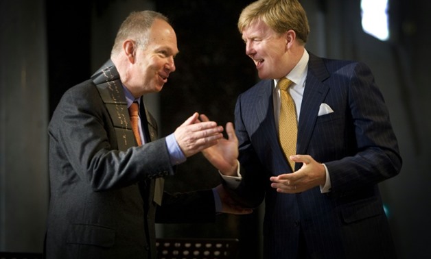 Ian Buruma (l), seen here being handed a prize by Dutch Crownprince Willem-Alexander in 2008, "is no longer the editor" of the New York Review of Books-ANP/AFP/File / ROBIN UTRECHT

