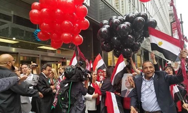 Egyptians in New York welcome President Sisi and chant for him - Press photo