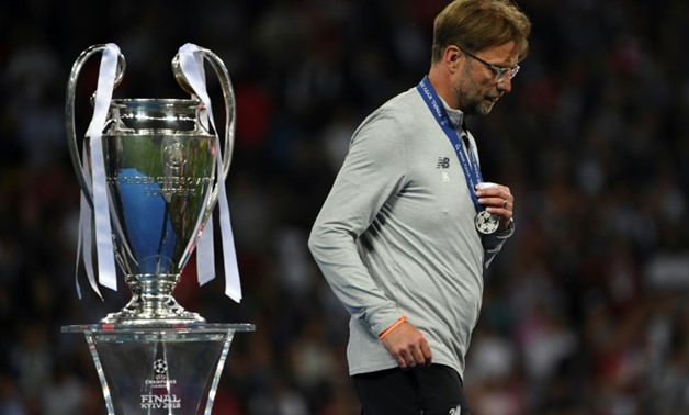 Liverpool manager Jurgen Klopp walks past the Champions League trophy after defeat to Real Madrid in the 2018 final
AFP/File / Paul ELLIS
