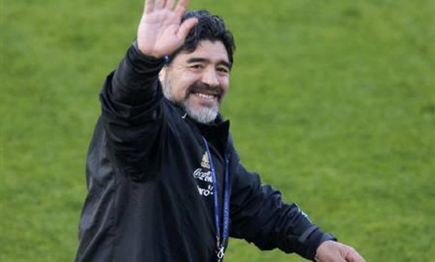 Argentina's soccer coach Diego Maradona waves to fans during a team practice in preparation for the World Cup, in Pretoria June 6, 2010. REUTERS/Enrique Marcarian
