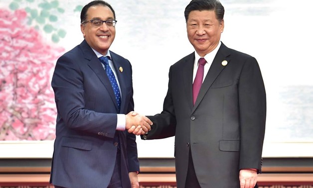 Egyptian Prime Minister Mostafa Madbouly (L) shakes hand with the Chinese President Xi Jinping (R) – Press photo