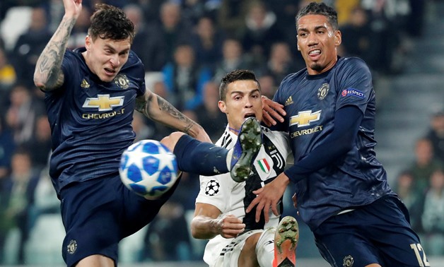 Soccer Football - Champions League - Group Stage - Group H - Juventus v Manchester United - Allianz Stadium, Turin, Italy - November 7, 2018 Juventus' Cristiano Ronaldo in action with Manchester United's Victor Lindelof and Chris Smalling REUTERS/Stefano 