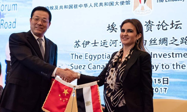 Sahar Nasr (R) with the chairman of China’s Sinosure (L) - Press photo