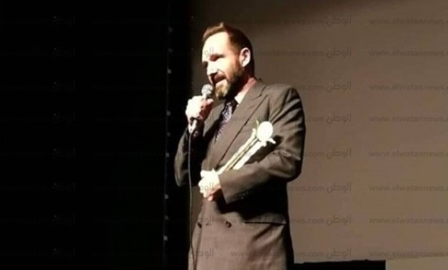 Ralph Fiennes after receiving the award - Egypt Today.