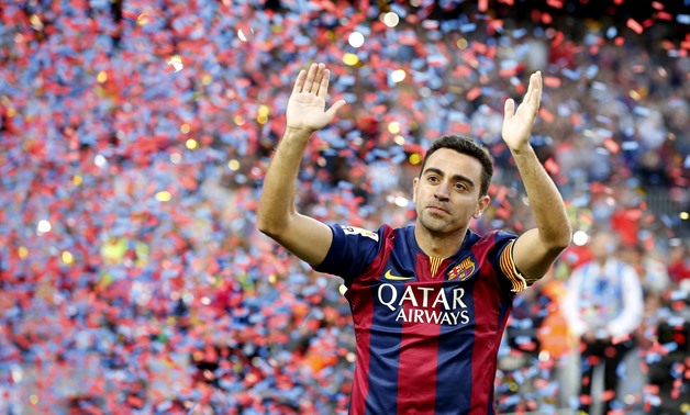 FILE PHOTO: Barcelona's Xavi Hernandez waves to supporters after their Spanish first division soccer match against Deportivo de la Coruna at Camp Nou stadium in Barcelona, Spain, May 23, 2015. REUTERS/Gustau Nacarino/File Photo
