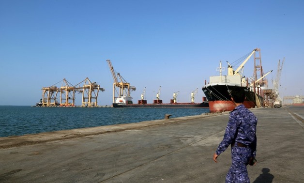 Yemeni rebels have begun to withdraw from the Red Sea port of Hodeida, the country's key aid lifeline, under an agreement reached at UN-brokered peace talks in Sweden earlier this month, a UN official says
