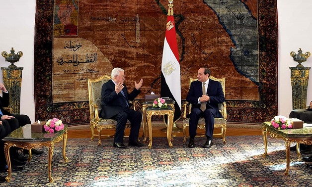Palestinian President Mahmoud Abbas (L) and Egyptian President Abdel Fatah al-Sisi (R) - Press Photo