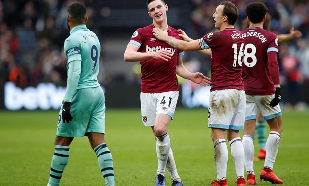 Soccer Football - Premier League - West Ham United v Arsenal - London Stadium, London, Britain - January 12, 2019 West Ham's Declan Rice celebrates after the match with Mark Noble REUTERS/David Klein EDITORIAL USE ONLY. No use with unauthorized audio, vid