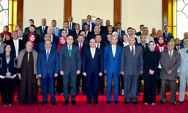 President Abdel Fatah al-Sisi, and New Valley senior officials and popular leaders pose for a photo in Cairo, Egypt. January 13, 2019 - Press Photo 