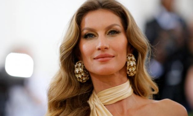 FILE PHOTO: Model Gisele Bundchen arrives at the Metropolitan Museum of Art Costume Institute Gala (Met Gala) to celebrate the opening of “Heavenly Bodies: Fashion and the Catholic Imagination” in the Manhattan borough of New York, U.S., May 7, 2018. REUT