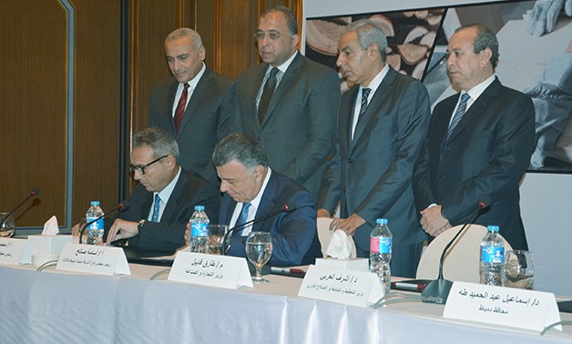 Minister of Trade Ismail Taha (far left) – Courtesy of Trade and Industry Ministry official website