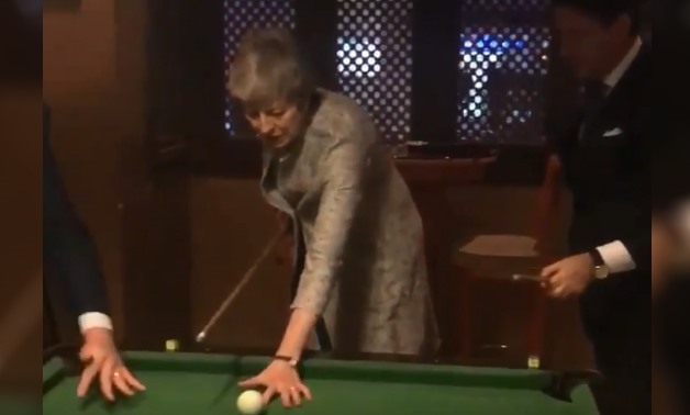 A pool game between UK Prime Minister Theresa May and her Italian counterpart Giuseppe Conte on a billiard table - Screenshot