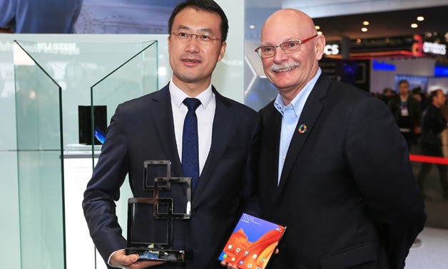 Kevin Ho, President of Handset Business, Huawei Consumer BG(L) and John Hoffman (R)
