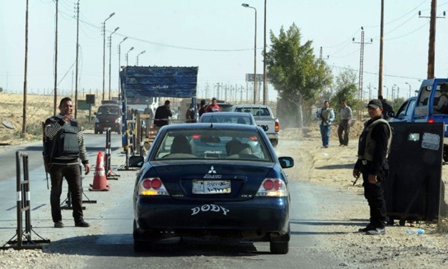 Egyptian police inspect cars at a checkpoint in North Sinai - Yahoo News