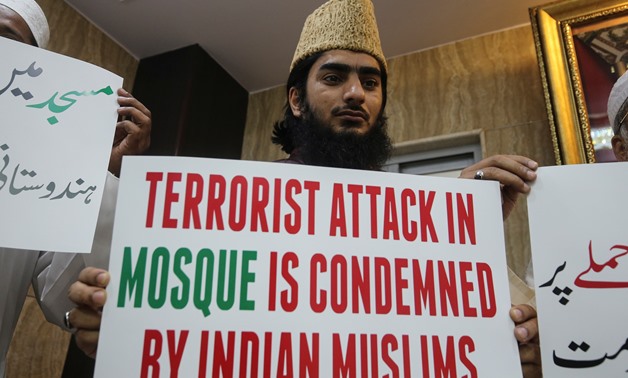 A muslim man holds a placard to condemn Christchurch mosque attack in New Zealand, at a madrasa in Mumbai, India March 15, 2019. REUTERS/Francis Mascarenhas