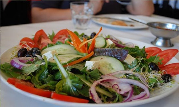 Salad platter Wikimedia common 