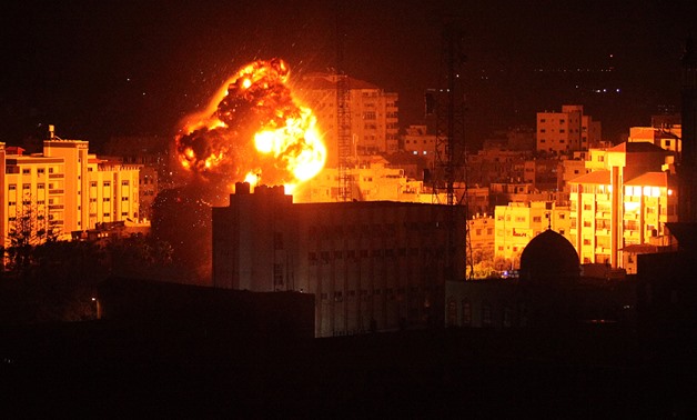 Flame and smoke are seen during an Israeli air strike in Gaza City March 25, 2019. REUTERS/Mohammed Ajour NO RESALES. NO ARCHIVES
