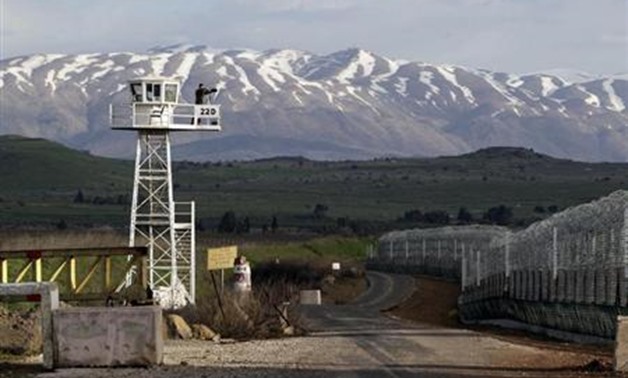 A United Nations observation tower overlooking Syria is seen near the Kuneitra border crossing between Israel and Syria, on the Israeli-occupied Golan Heights May 8, 2013. REUTERS/Baz Ratner

