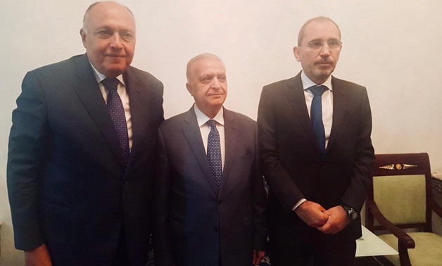 Egypt’s Foreign Ministers Sameh Shoukry (L), Iraqi counterpart Mohamed al-Hakim (C) and Jordanian Foregin Minister Ayman Safadi meet in Tunisia- Press photo