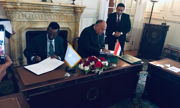 Egypt's Foreign Minister Sameh Shoukry and Somali counterpart Ahmed Isse Awad sign agreements on Thursday- press photo