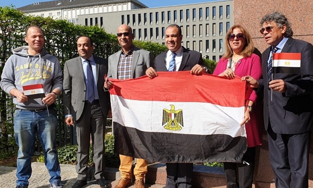 PRESS: Egyptian Ambassador to Berlin Badr Abdel Atty and Egyptian expatriates after casting their ballots at the Egyptian Embassy in Berlin on 19 April 2019.