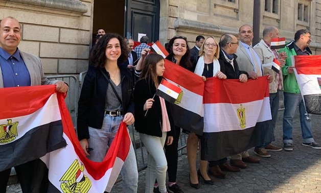 Closed roads do not stop Egyptians from voting in Paris