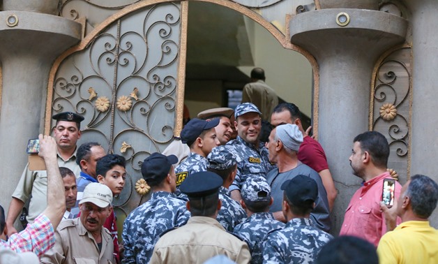 Fans and journalists surrounding Liverpool Egyptian winger, Mohamed Salah house during Eid al-Fitr 1st day banning him to perform Eid prayers/ Egypt Today