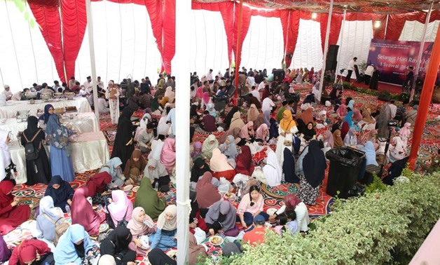 Thousands of Indonesian people celebrate Eid al-Fitr at the embassy headquarters in Cairo- press photo