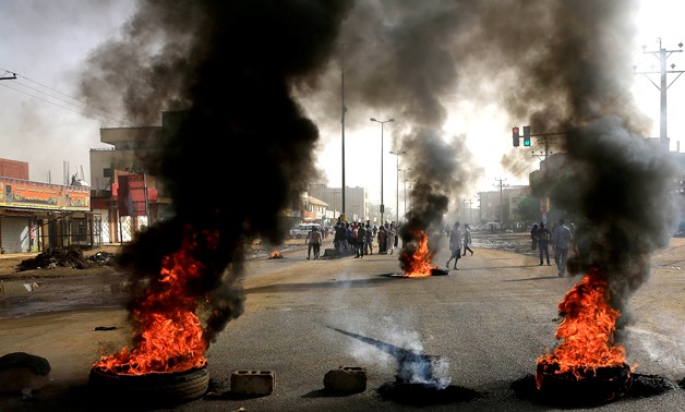 Sudanese protesters use burning tyres to erect a barricade on a street, demanding that the country's Transitional Military Council hand over power to civilians, in Khartoum, Sudan June 3, 2019. REUTERS/Stringer TPX IMAGES OF THE DAY
