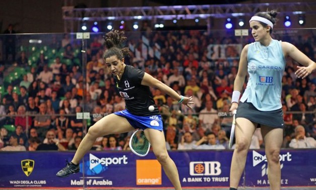 Raneem El Welily gets creative during her clash with Nour El Tayeb ©PSA World Tour/Twitter