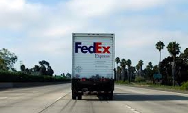 FILE PHOTO: A Federal Express truck makes its way down a freeway in San Diego, California August 22, 2014. REUTERS/Mike Blake/File Photo
