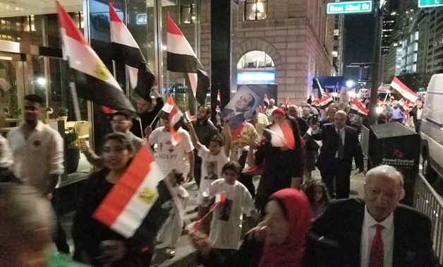 Dozens of Egyptian community members in NYC gathered in the streets, carrying Egyptian flags to welcome President Sisi - Egypt Today 