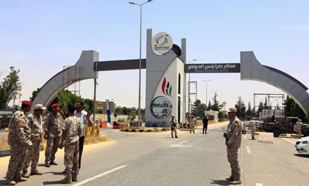 Forces of the Libyan unity govenment's Presidential guard secure the entrance of Tripoli International Airport, after they took control of the facility on June 1, 2017 - AFP/Mahmud Turkia