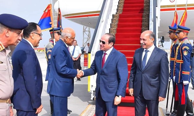 Parliament Speaker Ali Abdel Aal and key ministers receive Sisi at Cairo airport- press photo